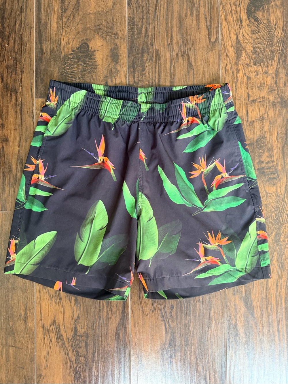 BEAR BOTTOM - Men's Black Tropical Print Performance/Swim Shorts - 5.5 inseam
